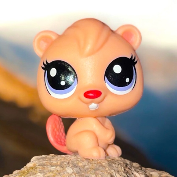 Littlest Pet Shop Accessories - littlest pet shop # 1-147 dania beaverton pink beaver otter with purple eyes